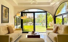 Charming Lagoon Front Villa By Casa Paraiso